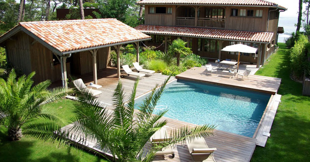 piscine avec escalier en angle et terrasse mobile