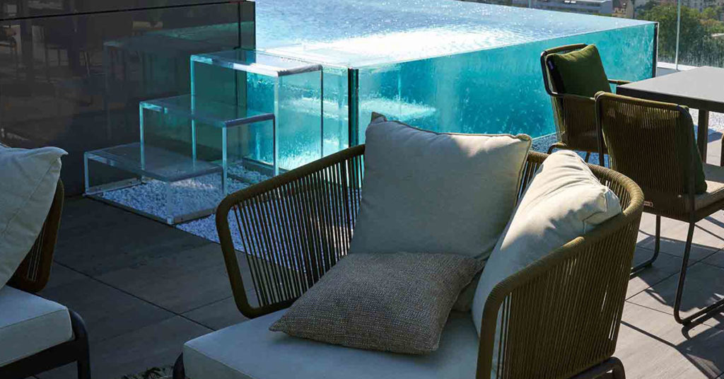 piscine inox verre et mobilier outdoor