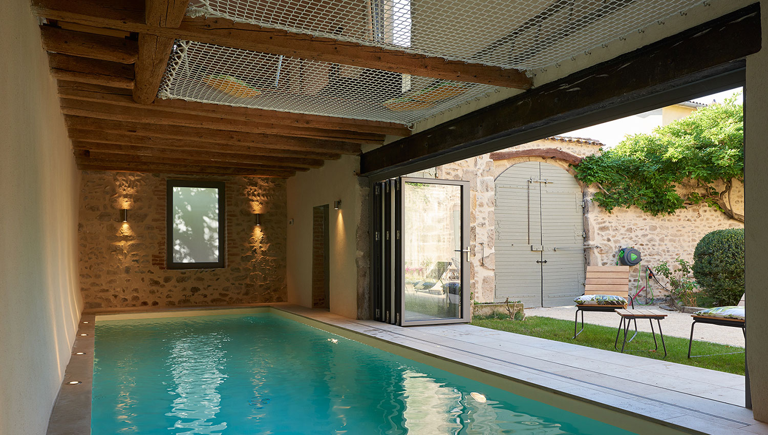 Piscine intérieure extérieure | Piscines Carré Bleu