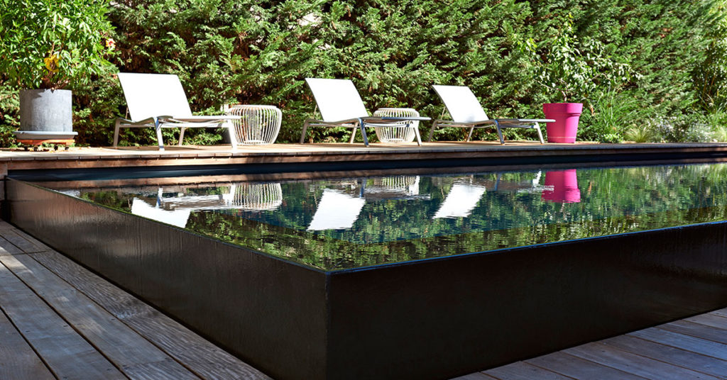 piscine à débordement hors-sol