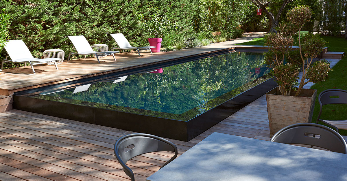 Piscine à débordement miroir hors-sol | Piscines Carré Bleu