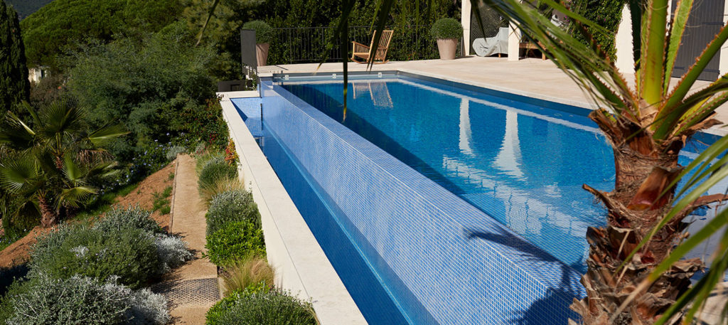 débordement piscine en mosaïque