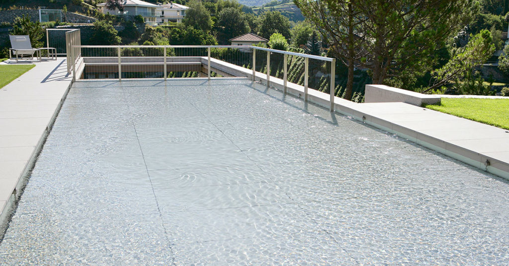 piscine plancher relevé