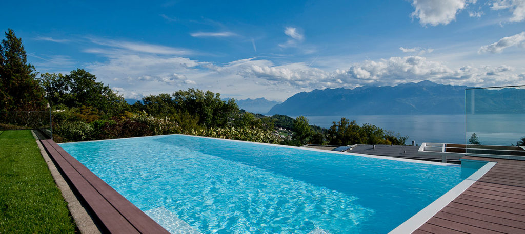 piscine débordement vue sur lac