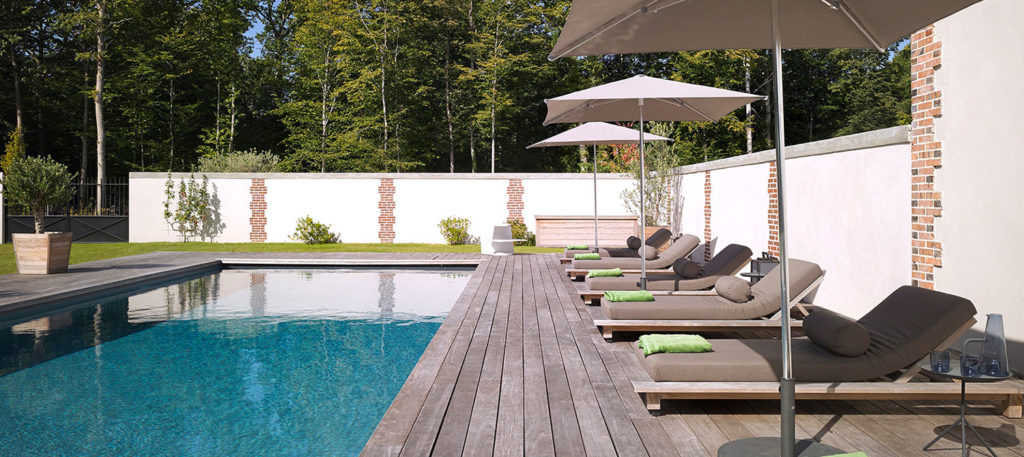 piscine collective dans une maison d'hôtes Le Château-de-la-Resle