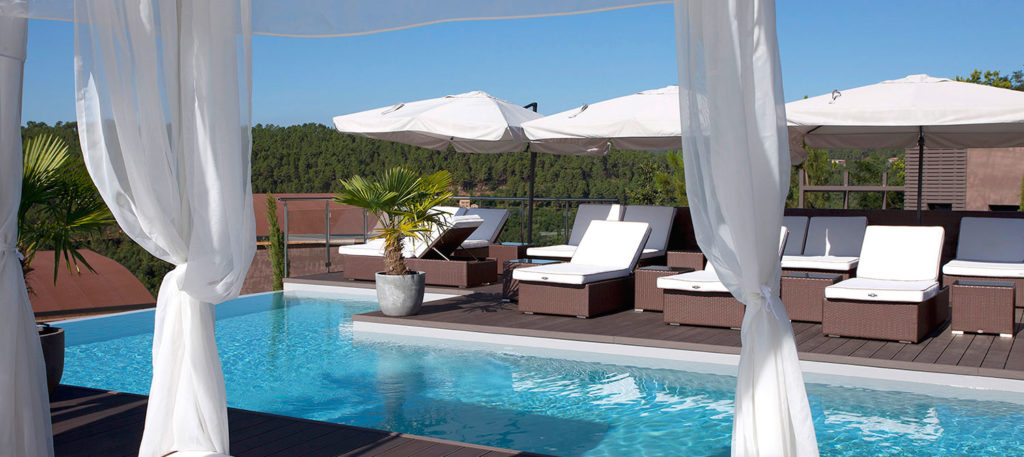 piscine avec spa Domaine de Chalvêches