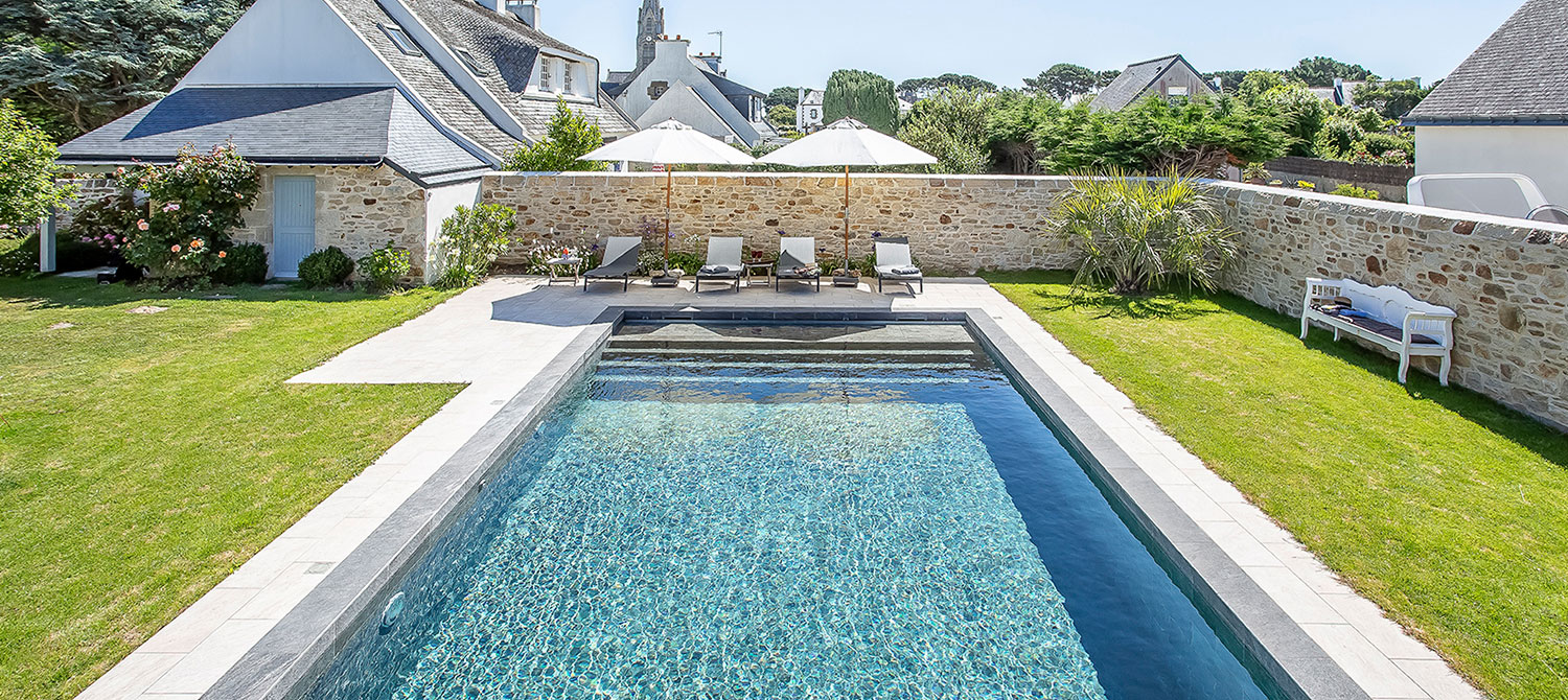 piscine paysagée carrelage