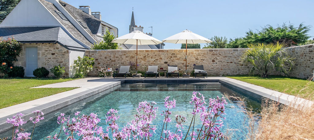 piscine paysagée reflet ardoise