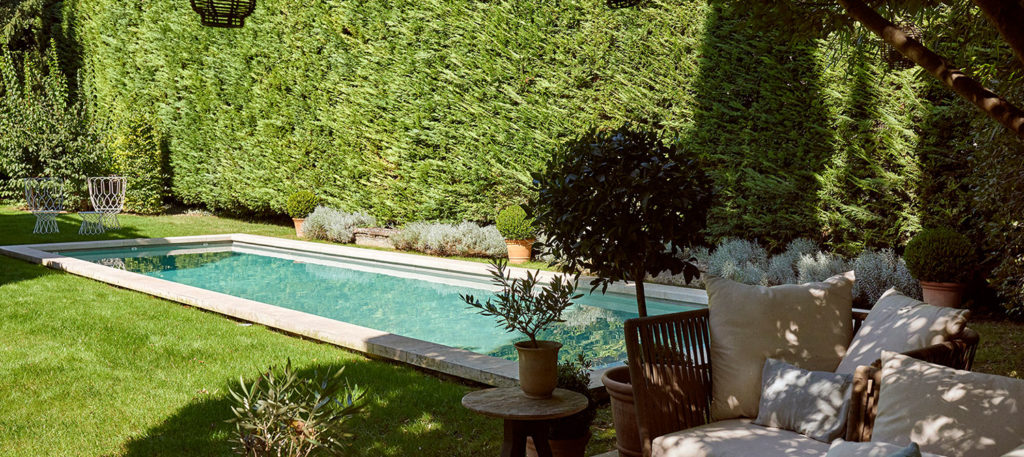 piscine et jardin aménagé