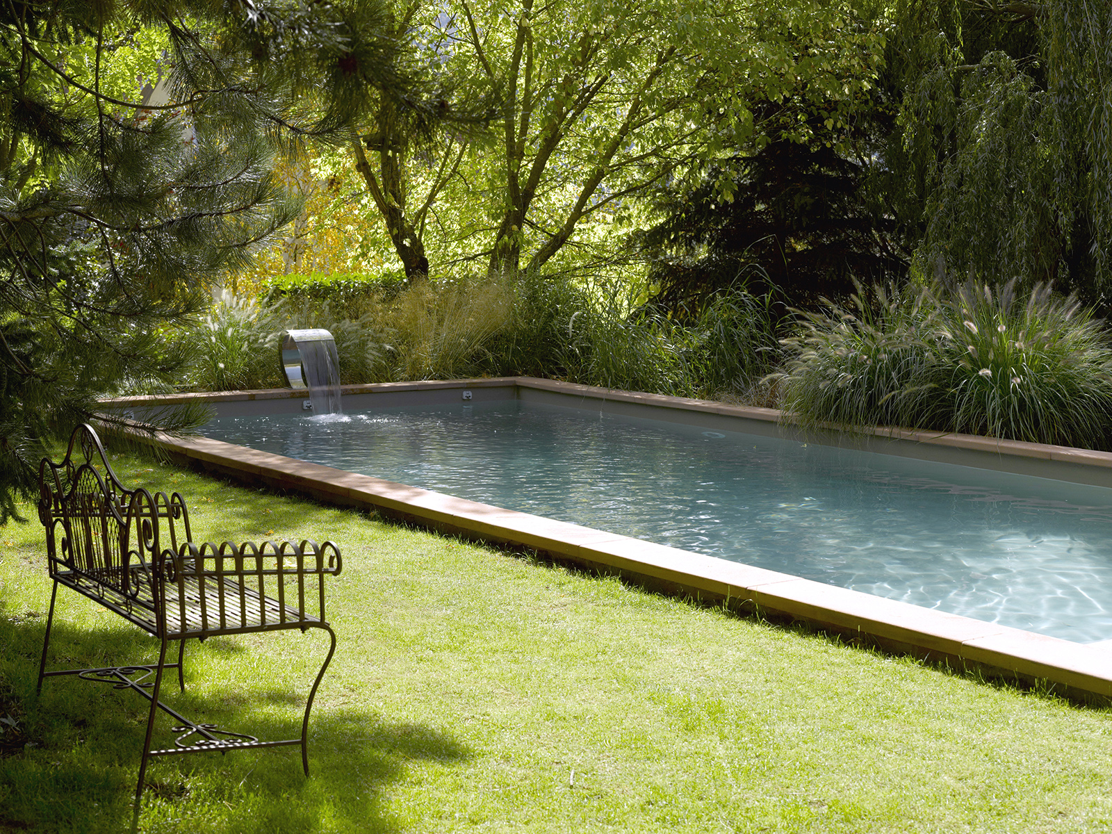 piscine béton en pleine nature