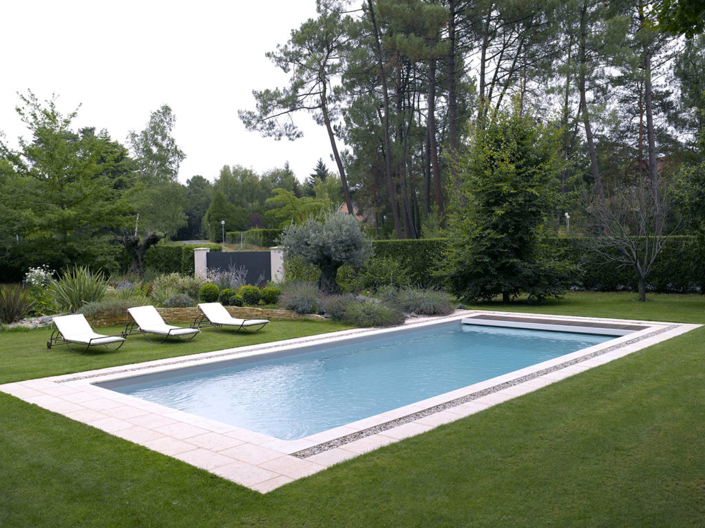 piscine rectangulaire paysagee chinon