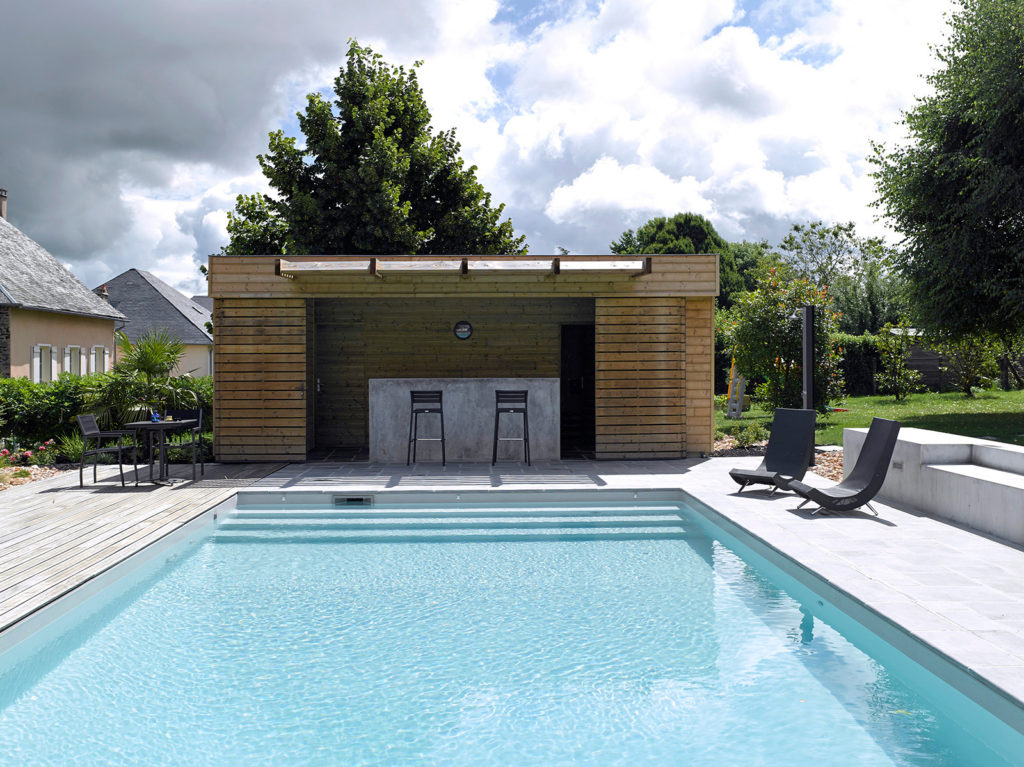 pool house piscine brive