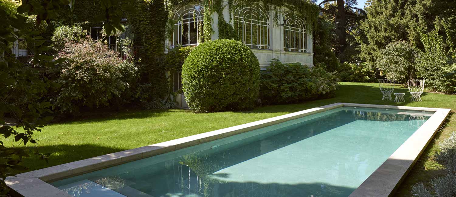 piscine familiale paysagée