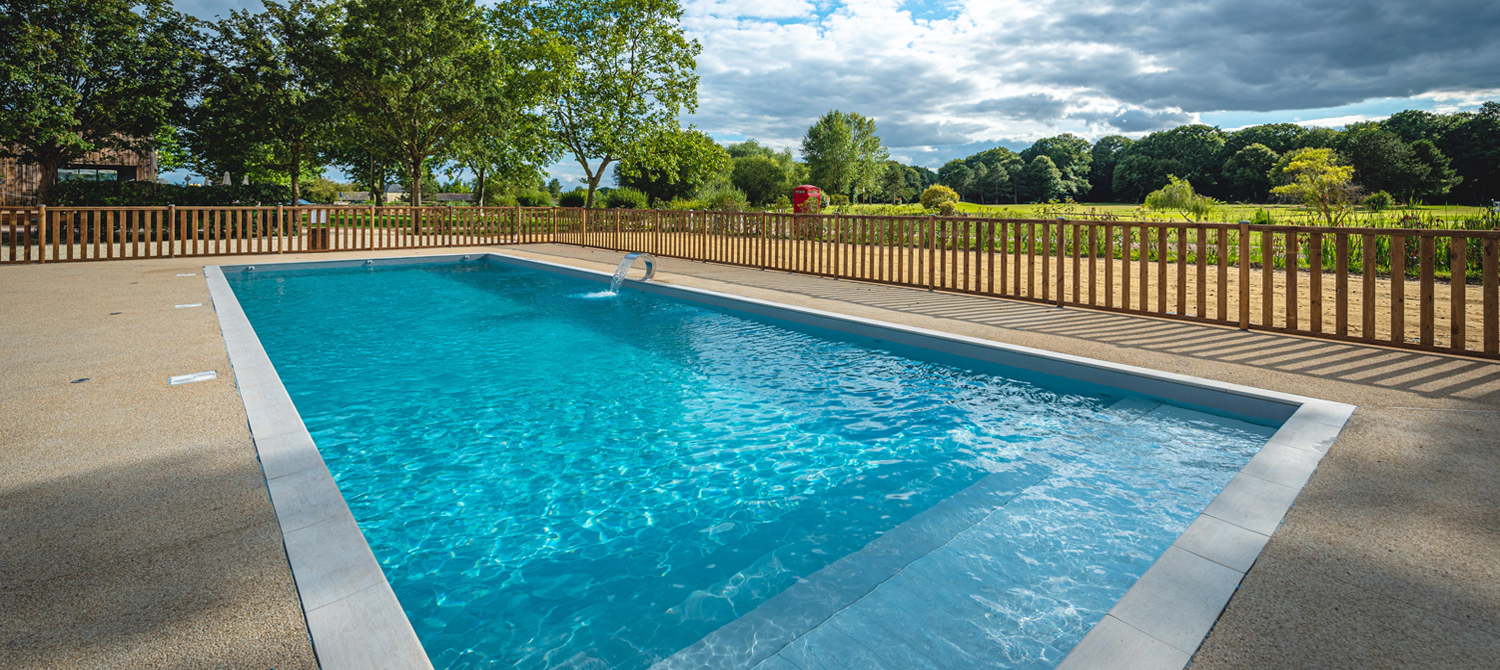 cascade eau piscine hotel