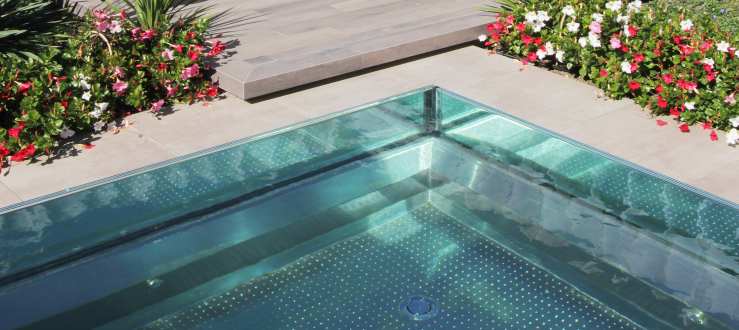 constructeur piscine verre suisse