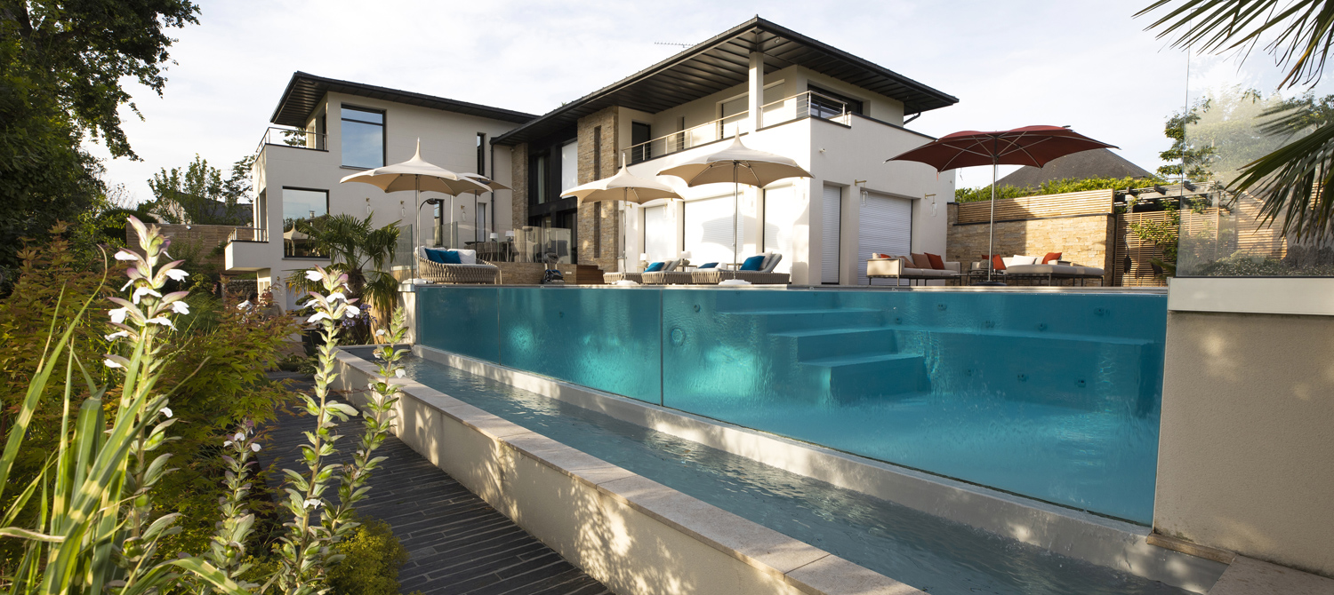 lequertier piscine paroi verre