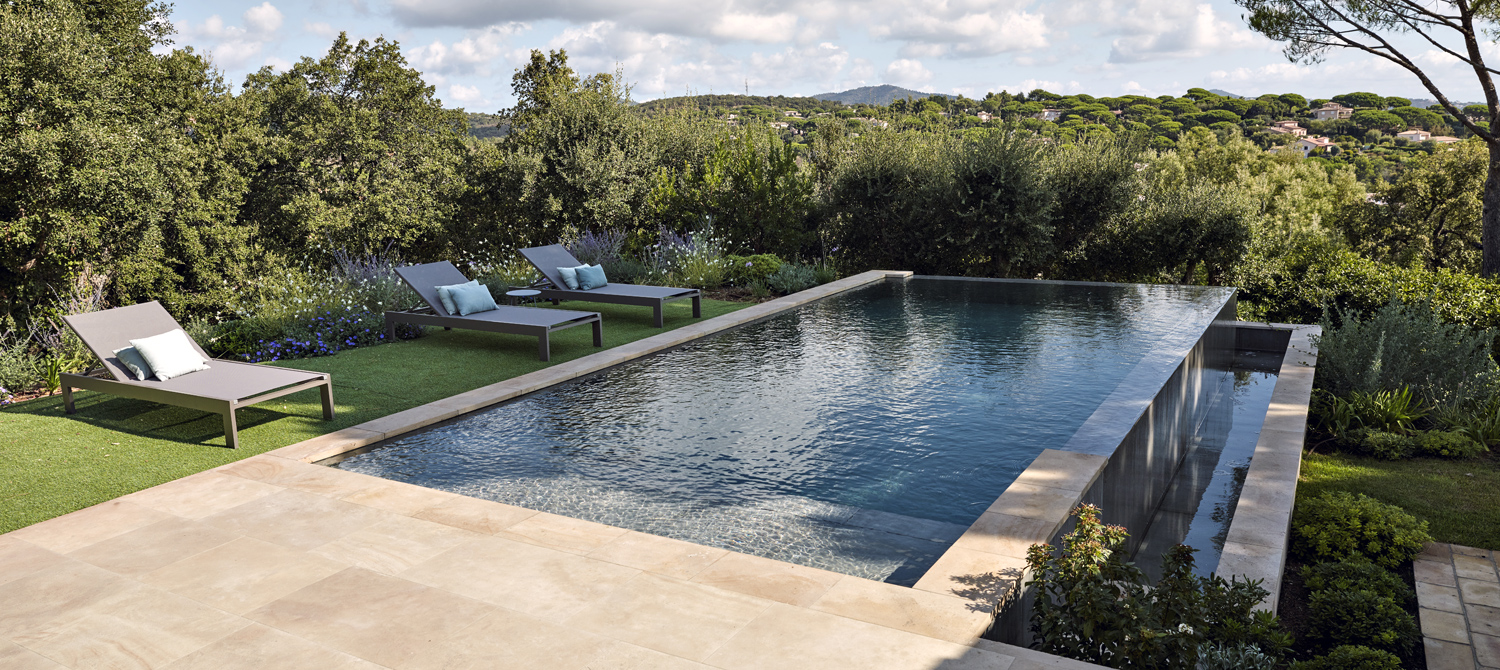 piscine debordement carre bleu var