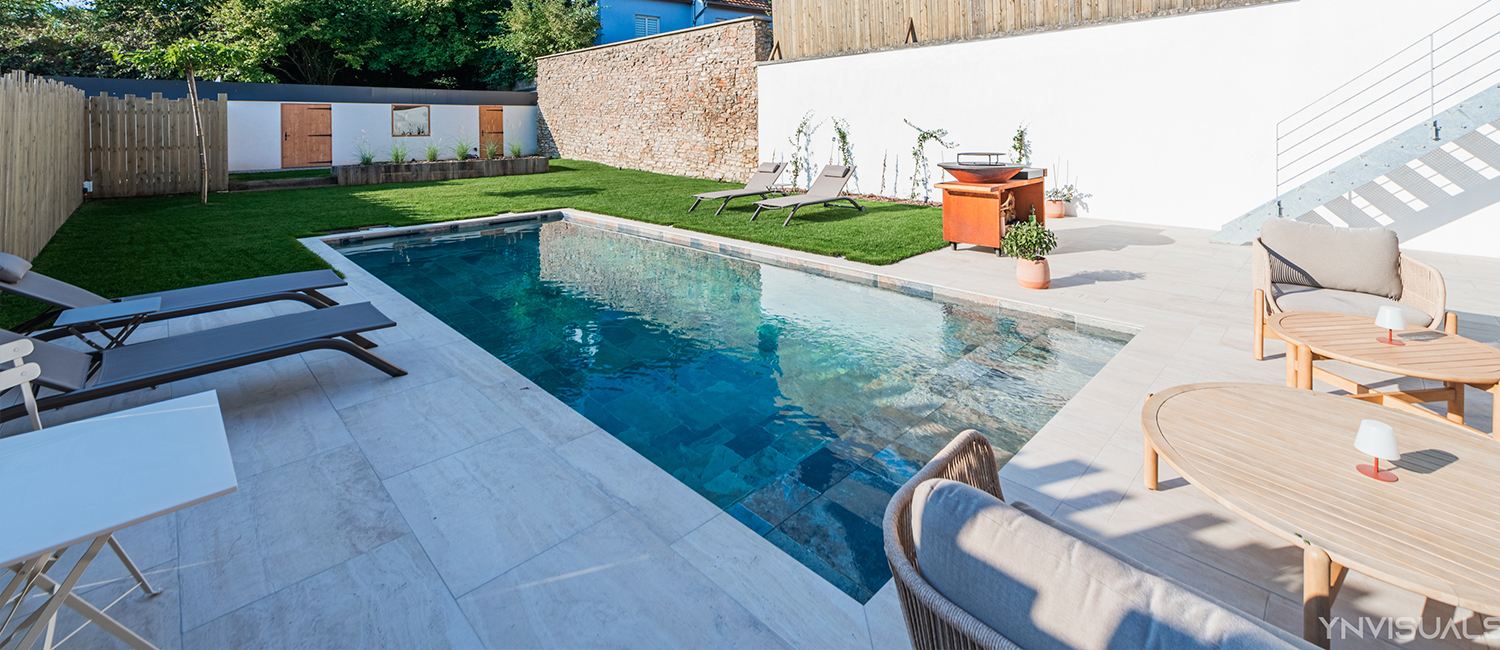 Petit couloir de nage en carrelage