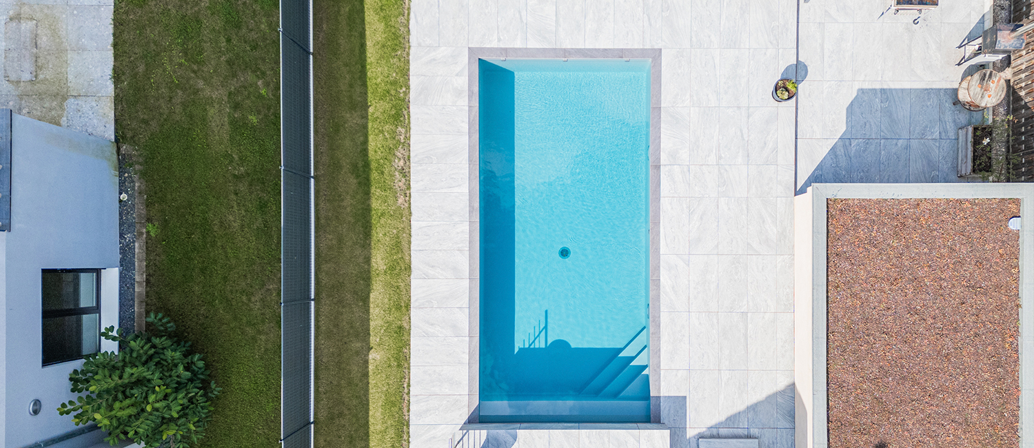 Une piscine familiale au design contemporain en Alsace