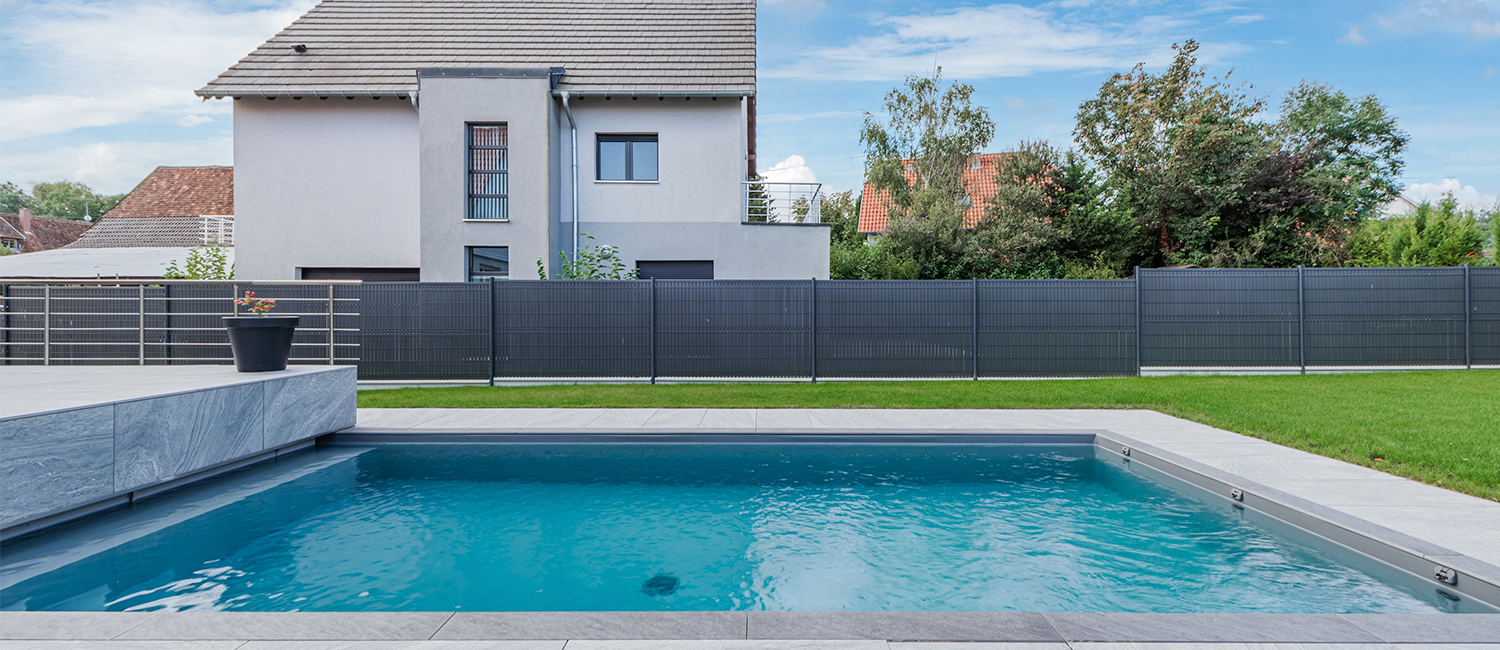 Une piscine familiale au design contemporain en Alsace