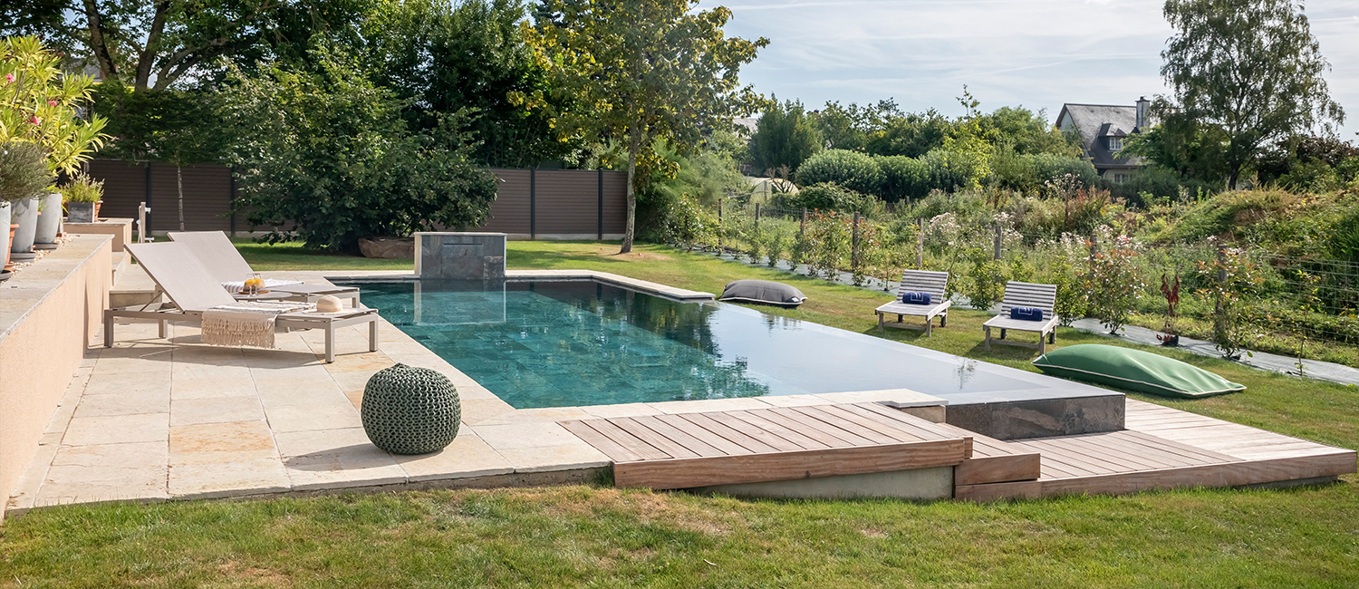 Une piscine à débordement sur-mesure près du Mans