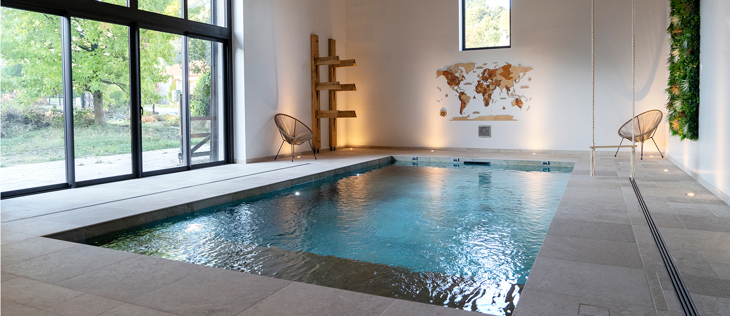 Une piscine intérieure pour un quotidien zen | Piscines Carré Bleu