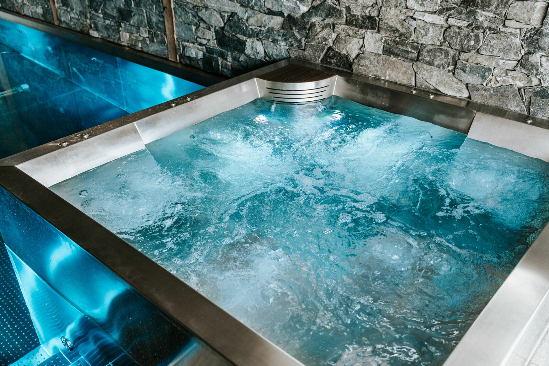 piscine spa inox chalet rénovation