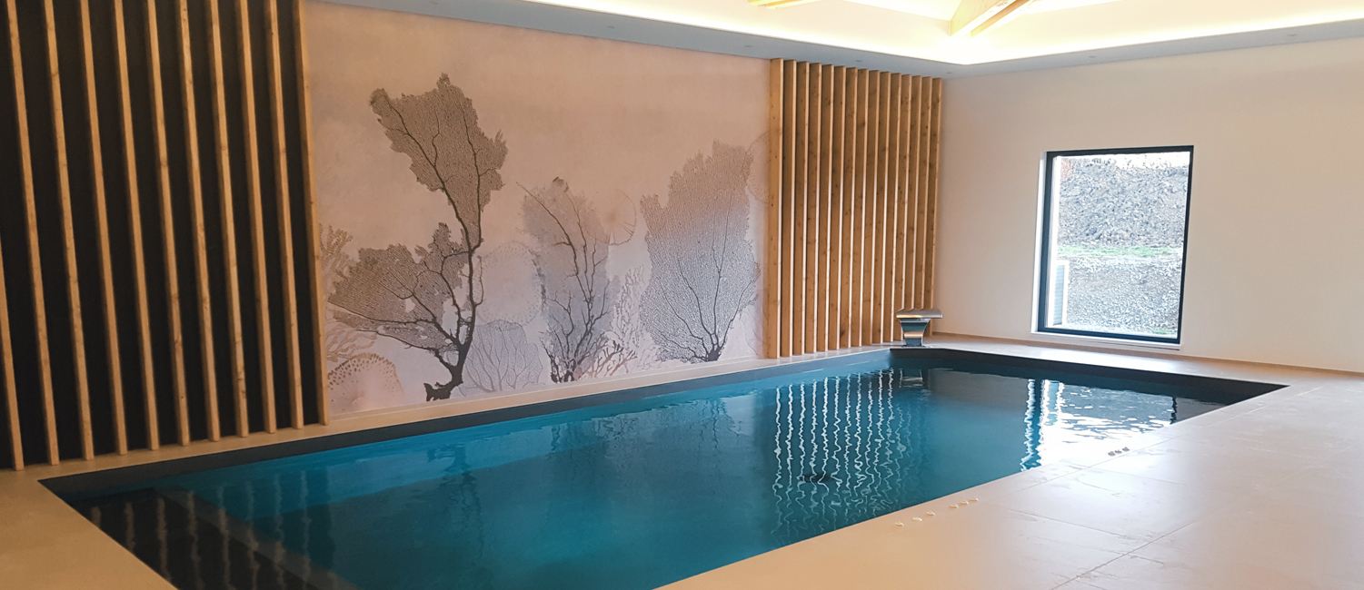 Piscine intérieure d’architecte à l’élégance nippone