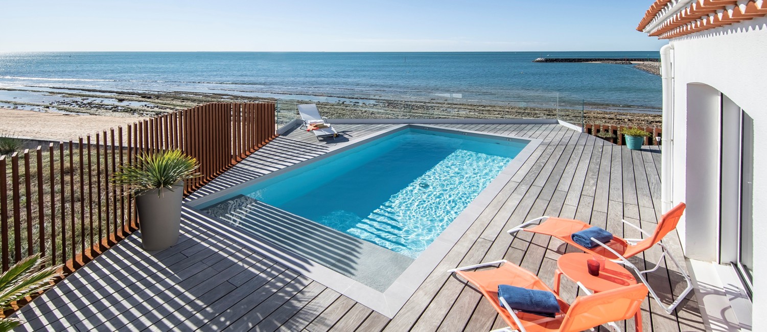 Piscine avec vue sur l’océan