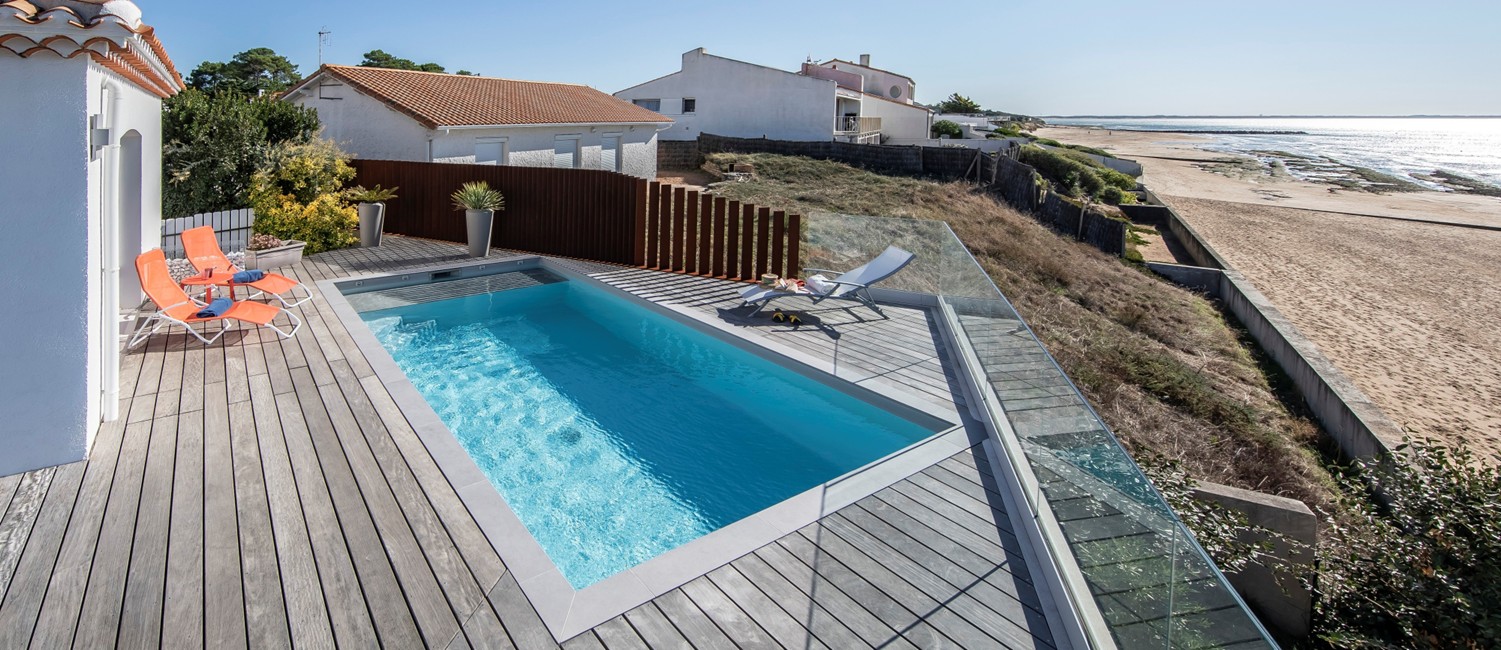 Piscine avec vue sur l’océan