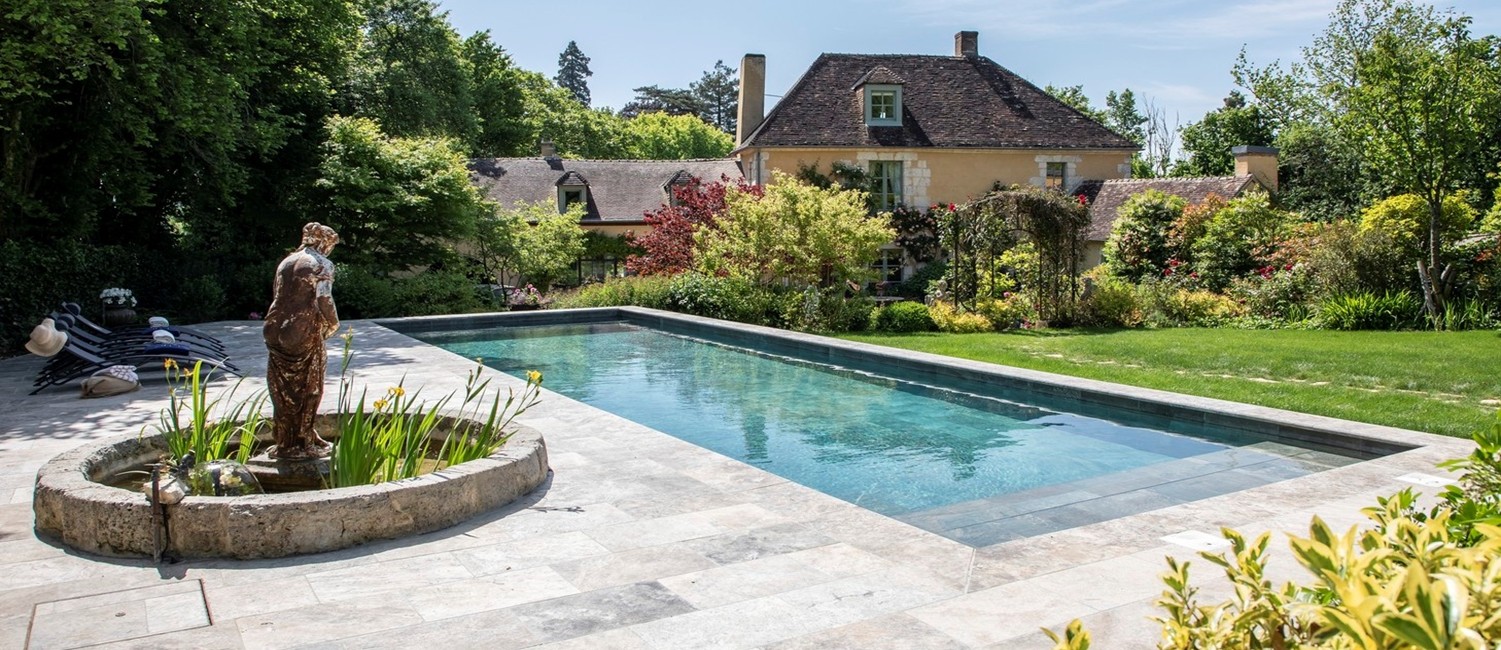 Piscine carrelée et bassin d’agrément