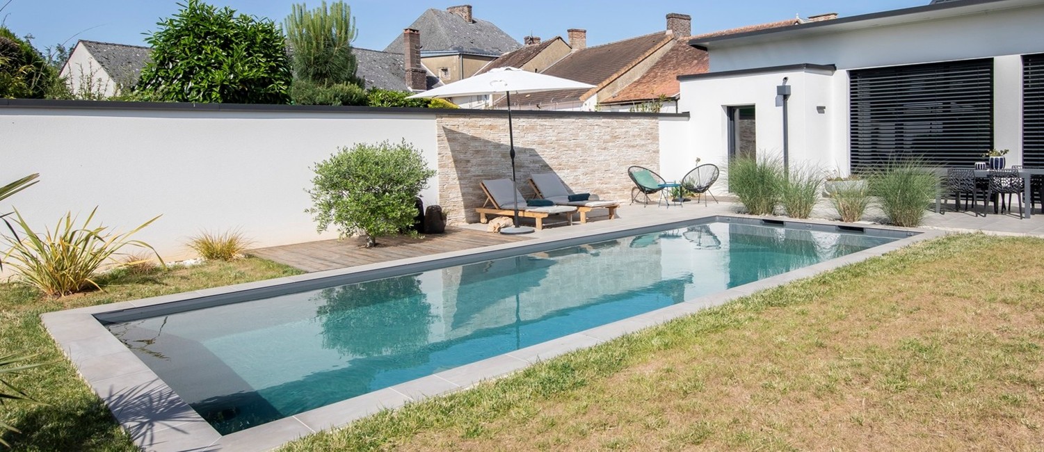 Piscine urbaine à l’accent méditerranéen dans la Sarthe