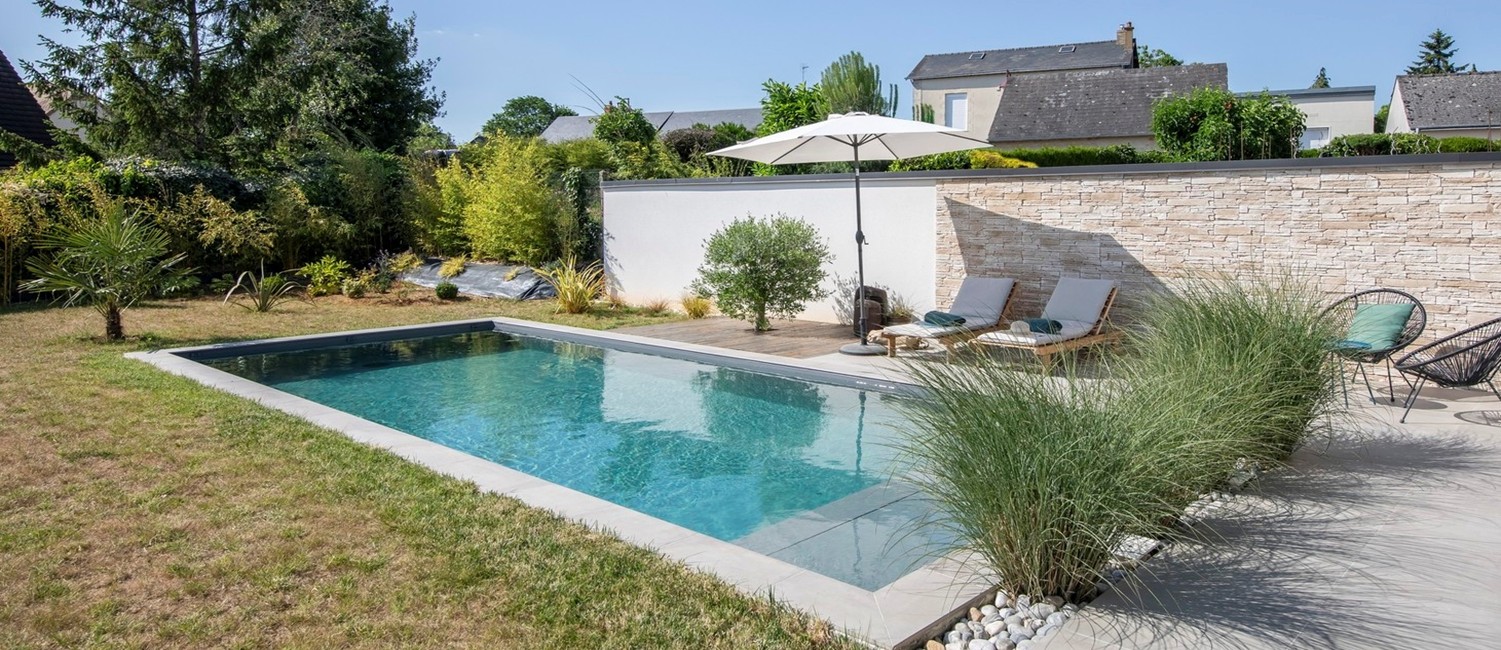 Piscine urbaine à l’accent méditerranéen dans la Sarthe