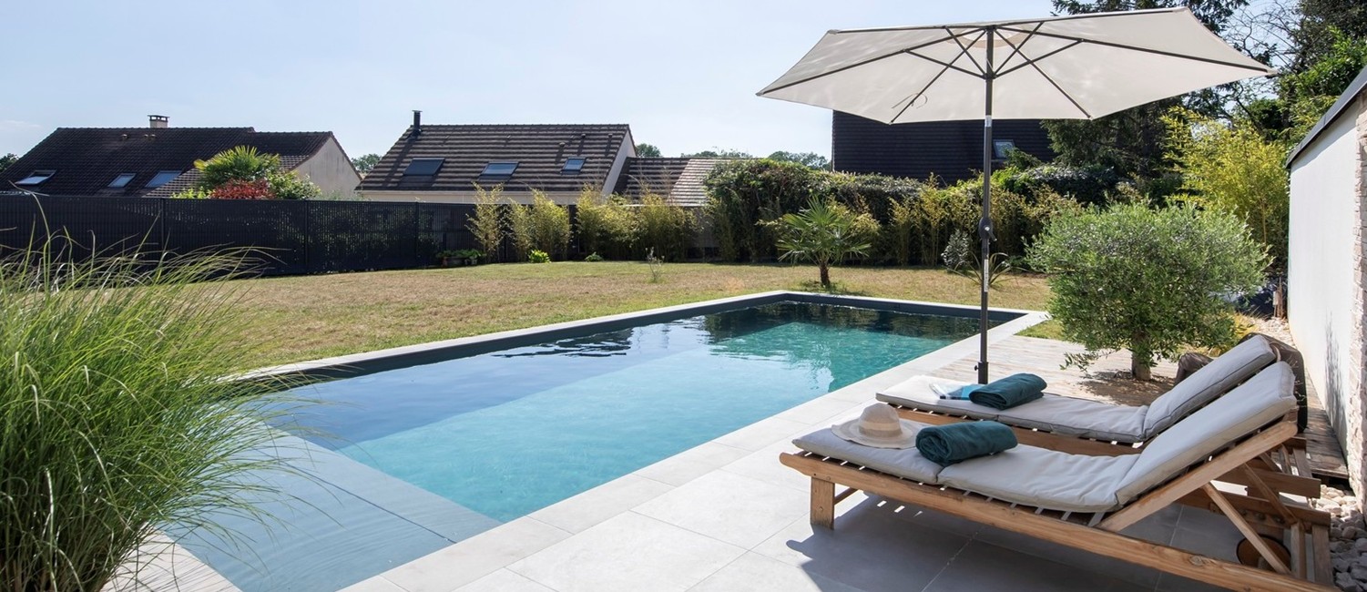 Piscine urbaine à l’accent méditerranéen dans la Sarthe