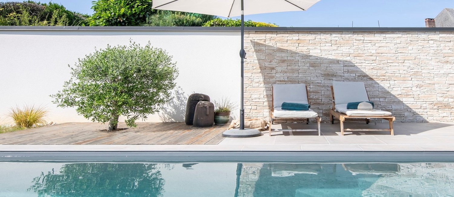 Piscine urbaine à l’accent méditerranéen dans la Sarthe