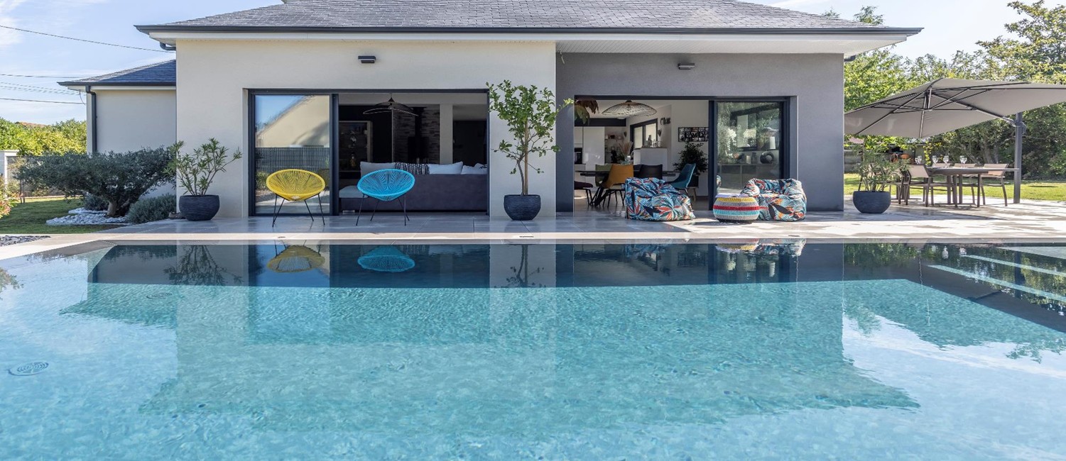 La piscine miroir pour vivre autrement son extérieur