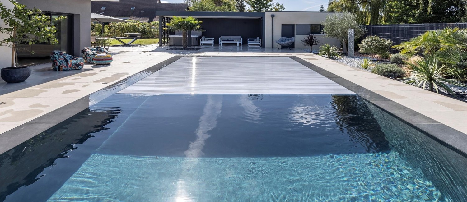 La piscine miroir pour vivre autrement son extérieur