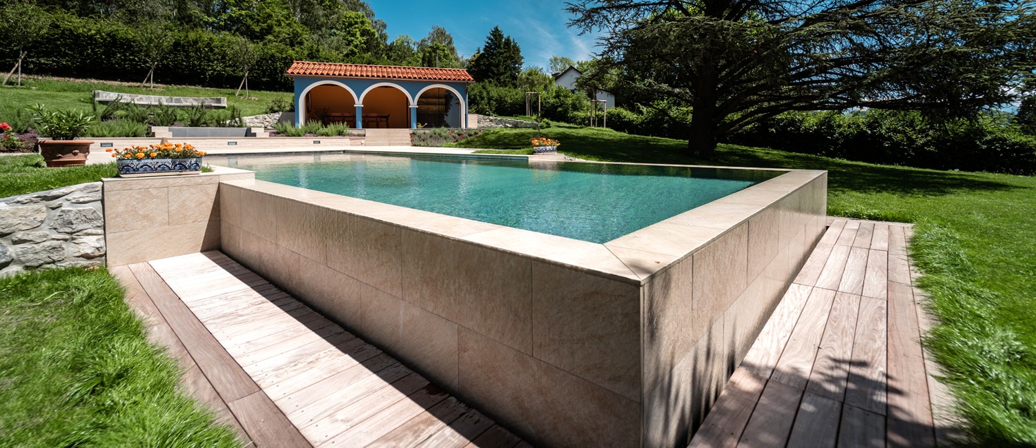 Piscine à débordement et bassin balnéo façon petite piscine