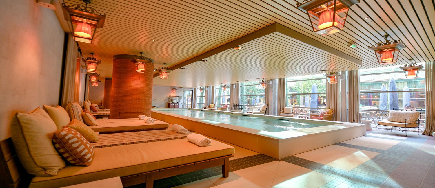 La piscine intérieure, hôtel Mondrian Bordeaux Les Carmes