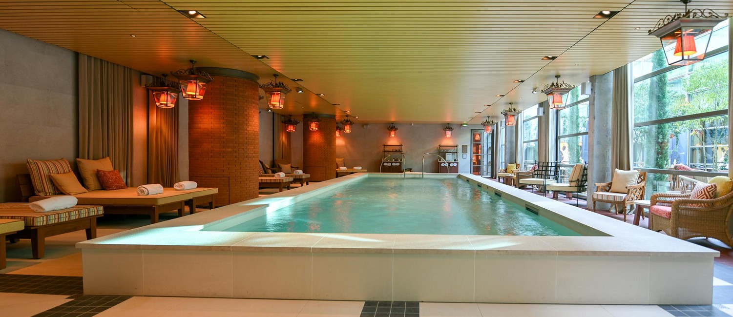 La piscine intérieure, hôtel Mondrian Bordeaux Les Carmes