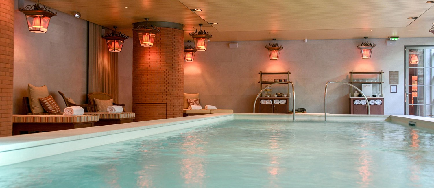 La piscine intérieure, hôtel Mondrian Bordeaux Les Carmes