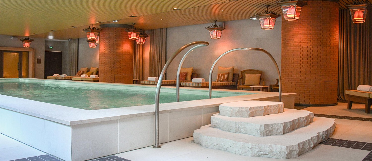La piscine intérieure, hôtel Mondrian Bordeaux Les Carmes