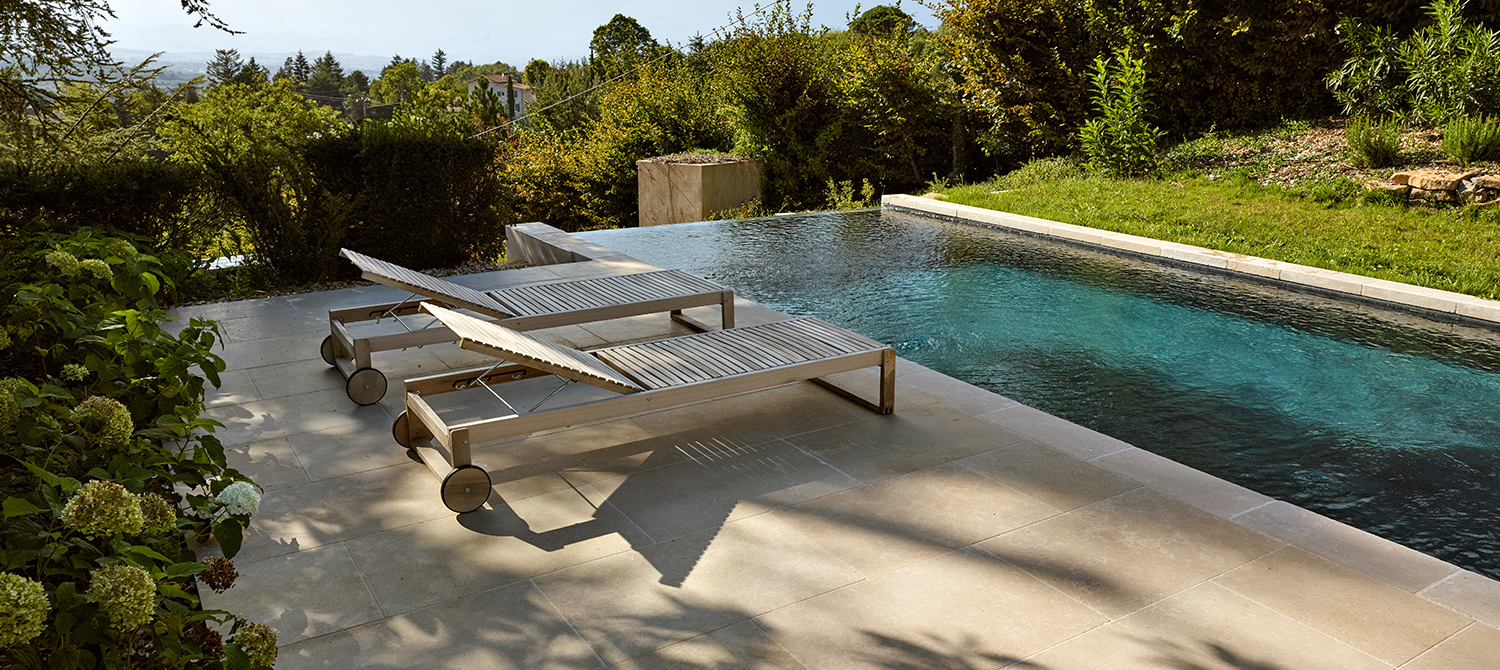 Transformation d’une piscine traditionnelle en une piscine à débordement