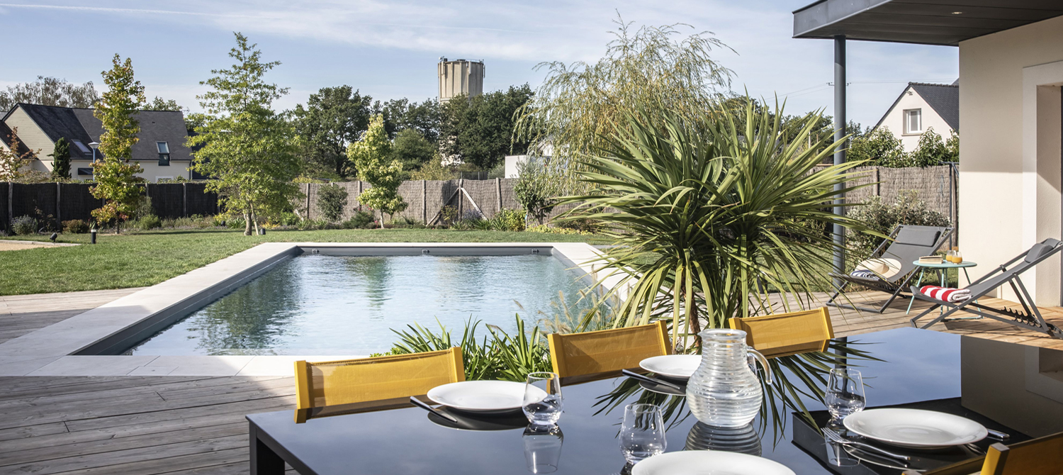 Piscine contemporaine familiale