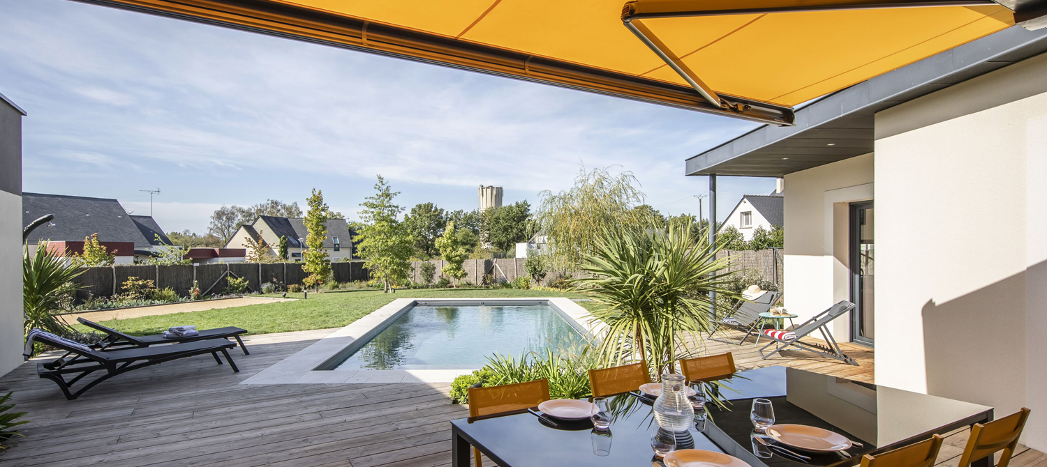 Piscine contemporaine familiale