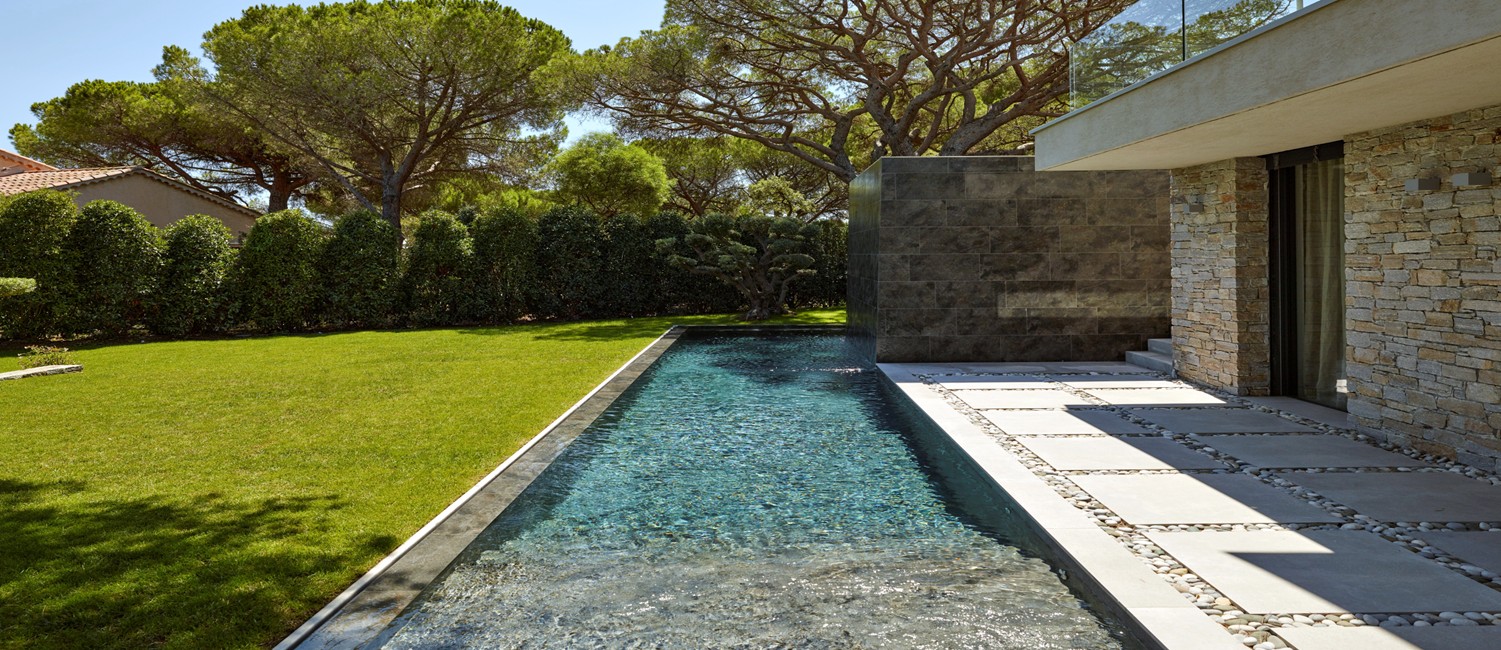 Une double piscine