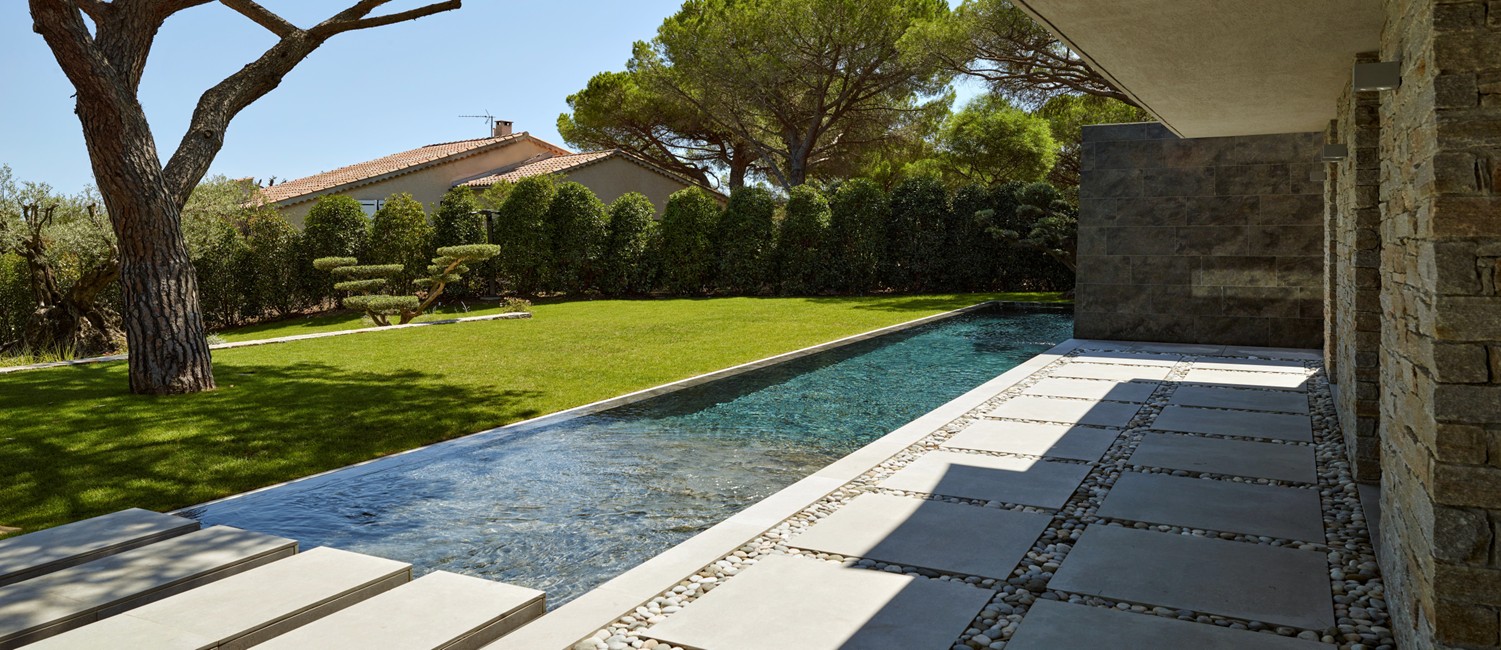 Une double piscine