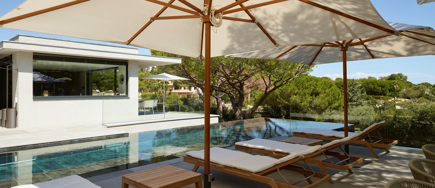 Une double piscine