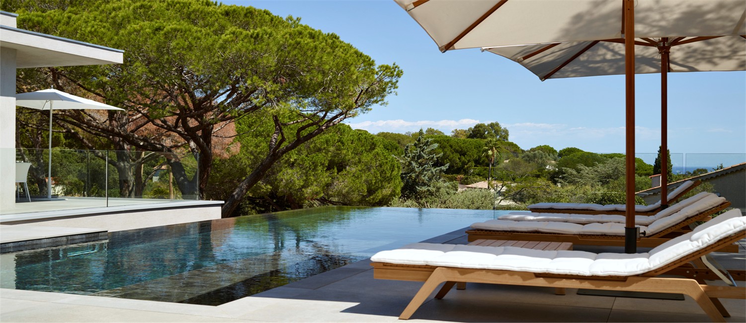 Une double piscine