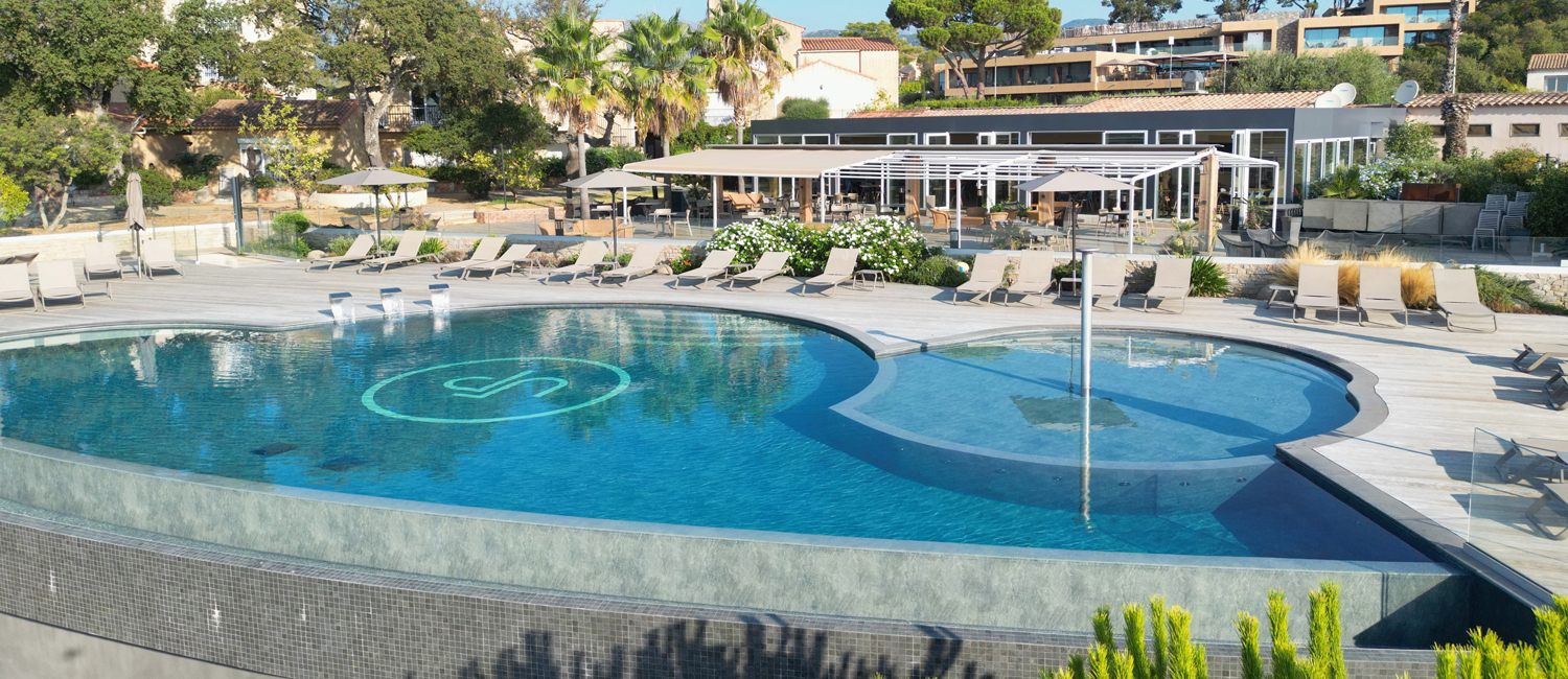 la piscine de l’Hôtel Résidence U Paesolu